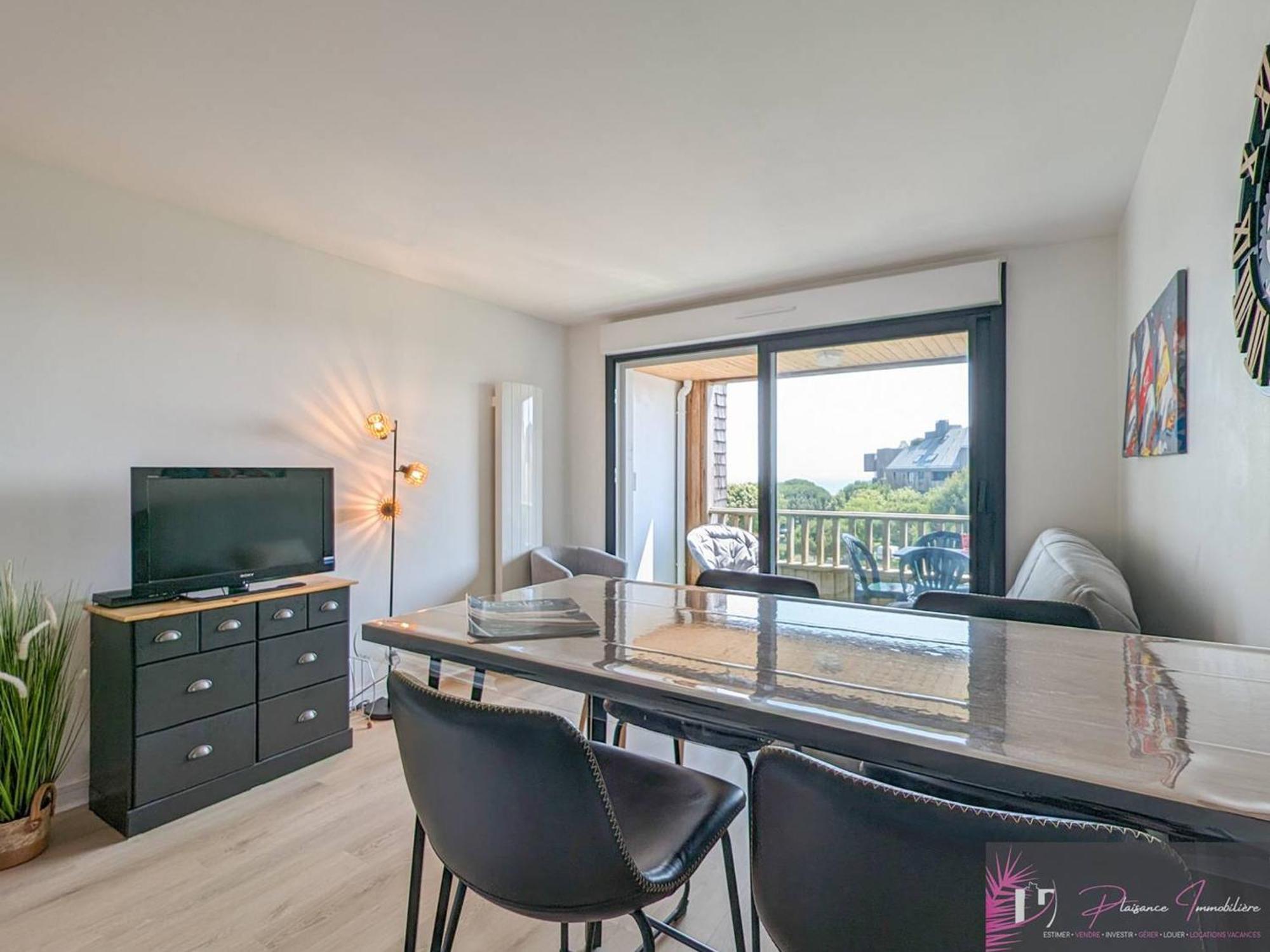 Renove Au Pied De La Avec Balcon Et Parking - Fr-1-825-46 Appartement