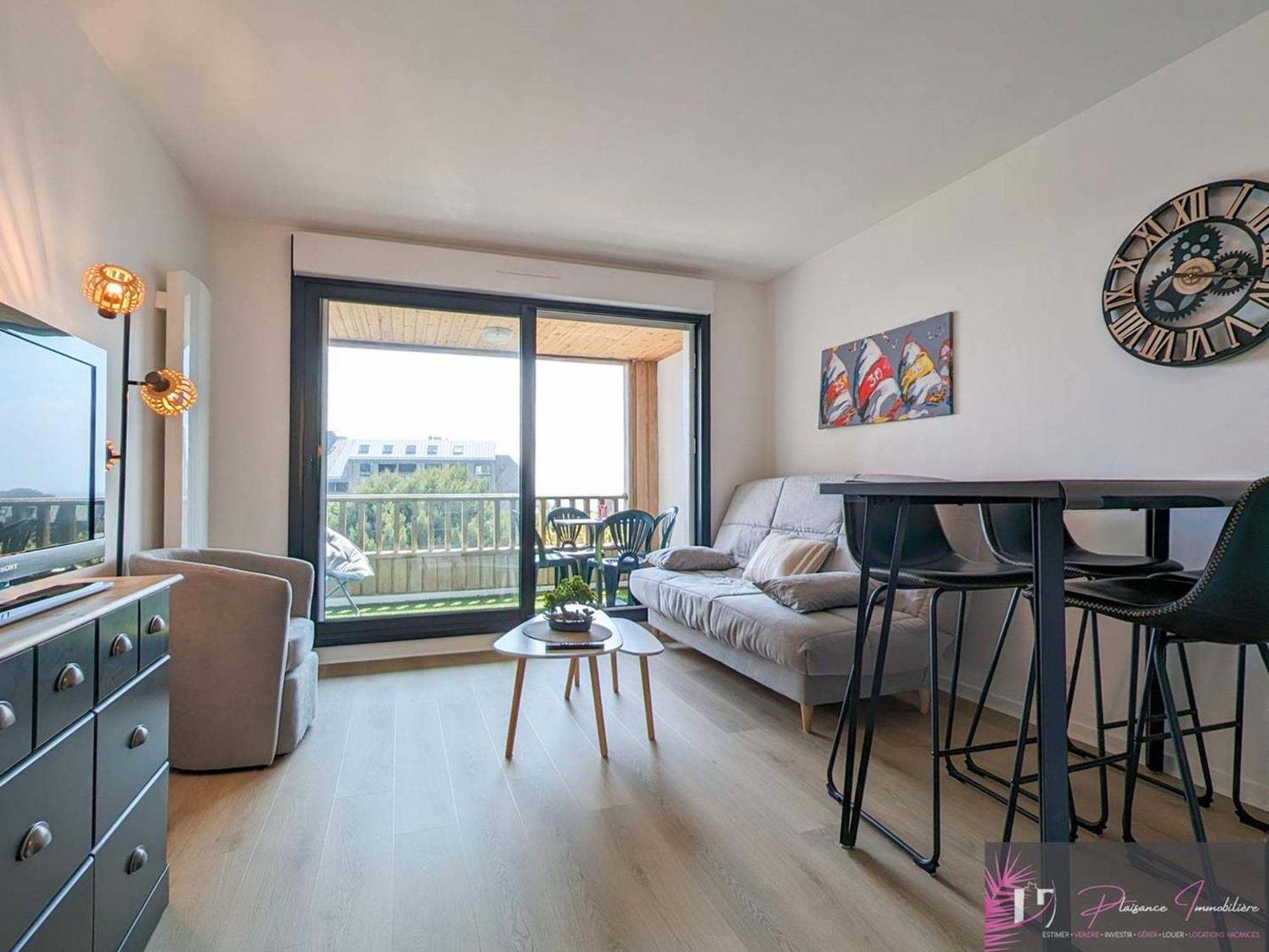 Renove Au Pied De La Avec Balcon Et Parking - Fr-1-825-46 *