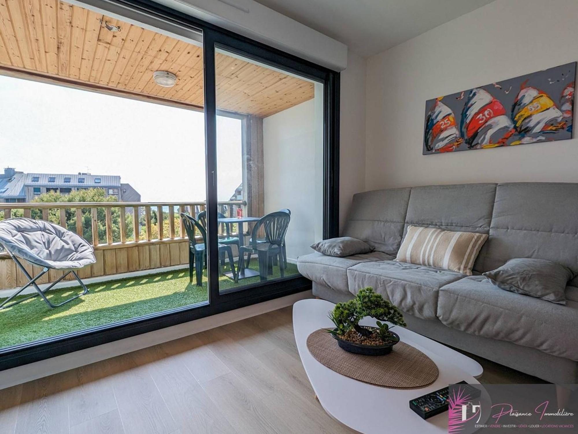 Renove Au Pied De La Avec Balcon Et Parking - Fr-1-825-46 Appartement