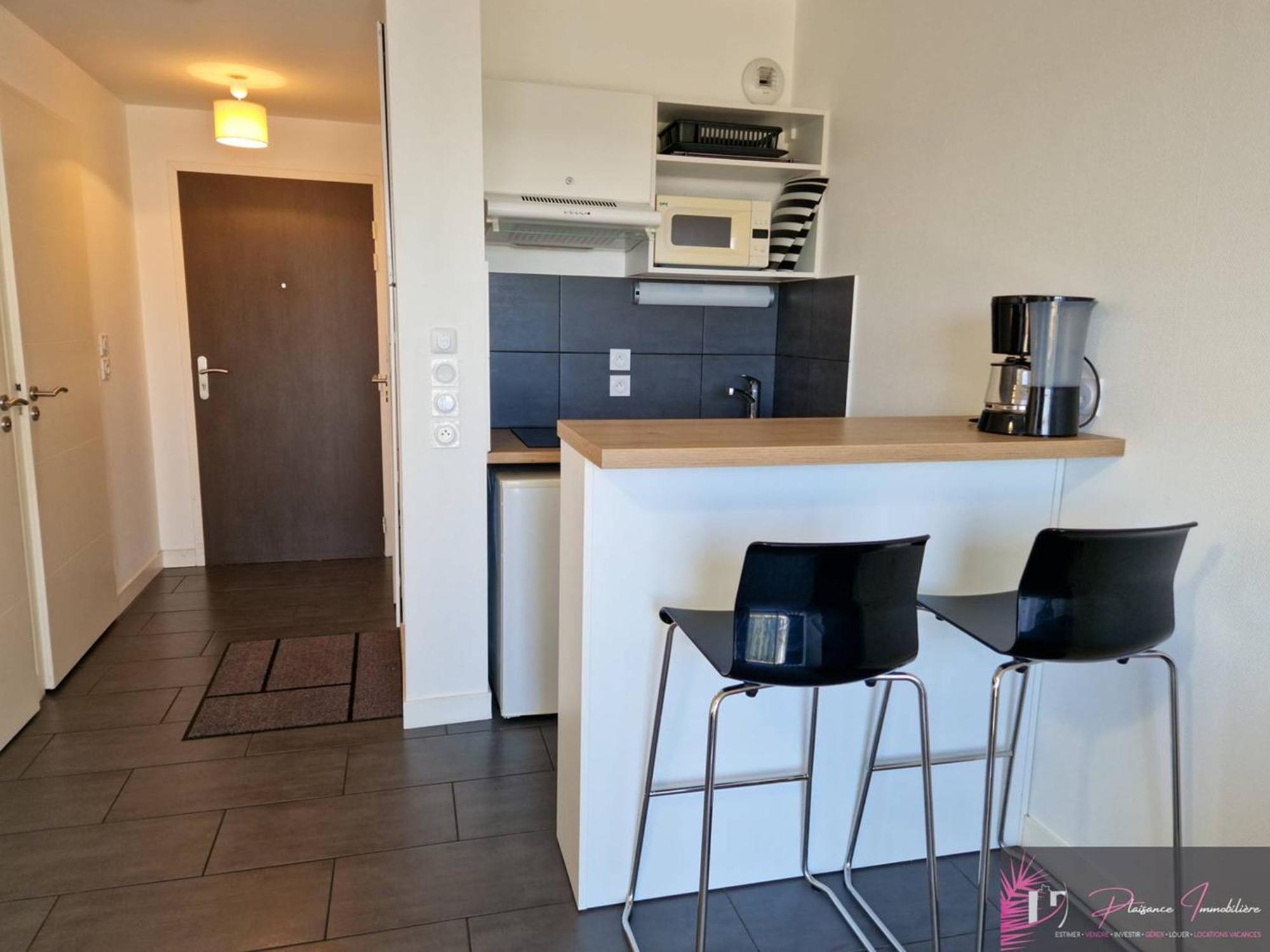 Meuble Avec Wifi A - Fr-1-825-37 La Rochelle (Charente-Maritime)
