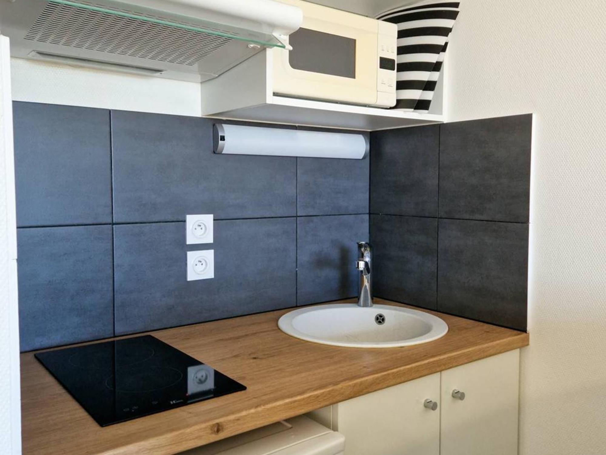 Meuble Avec Wifi A - Fr-1-825-37 La Rochelle (Charente-Maritime)