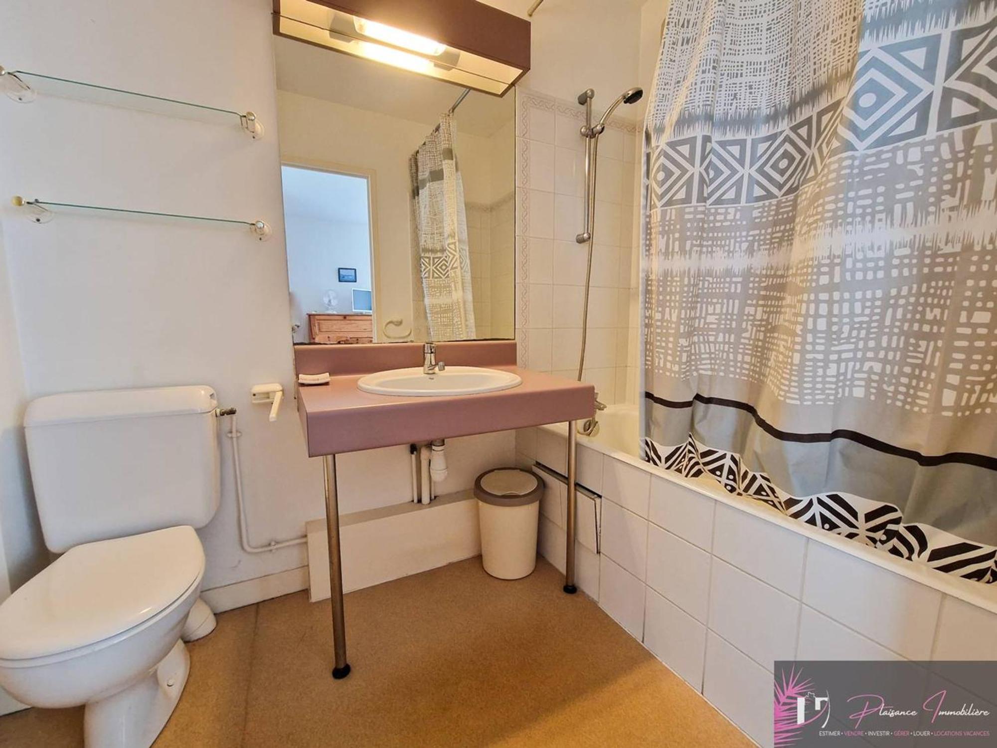 Appartement Meuble Avec Jardin - 3 Couchages, Proche - Fr-1-825-26 *