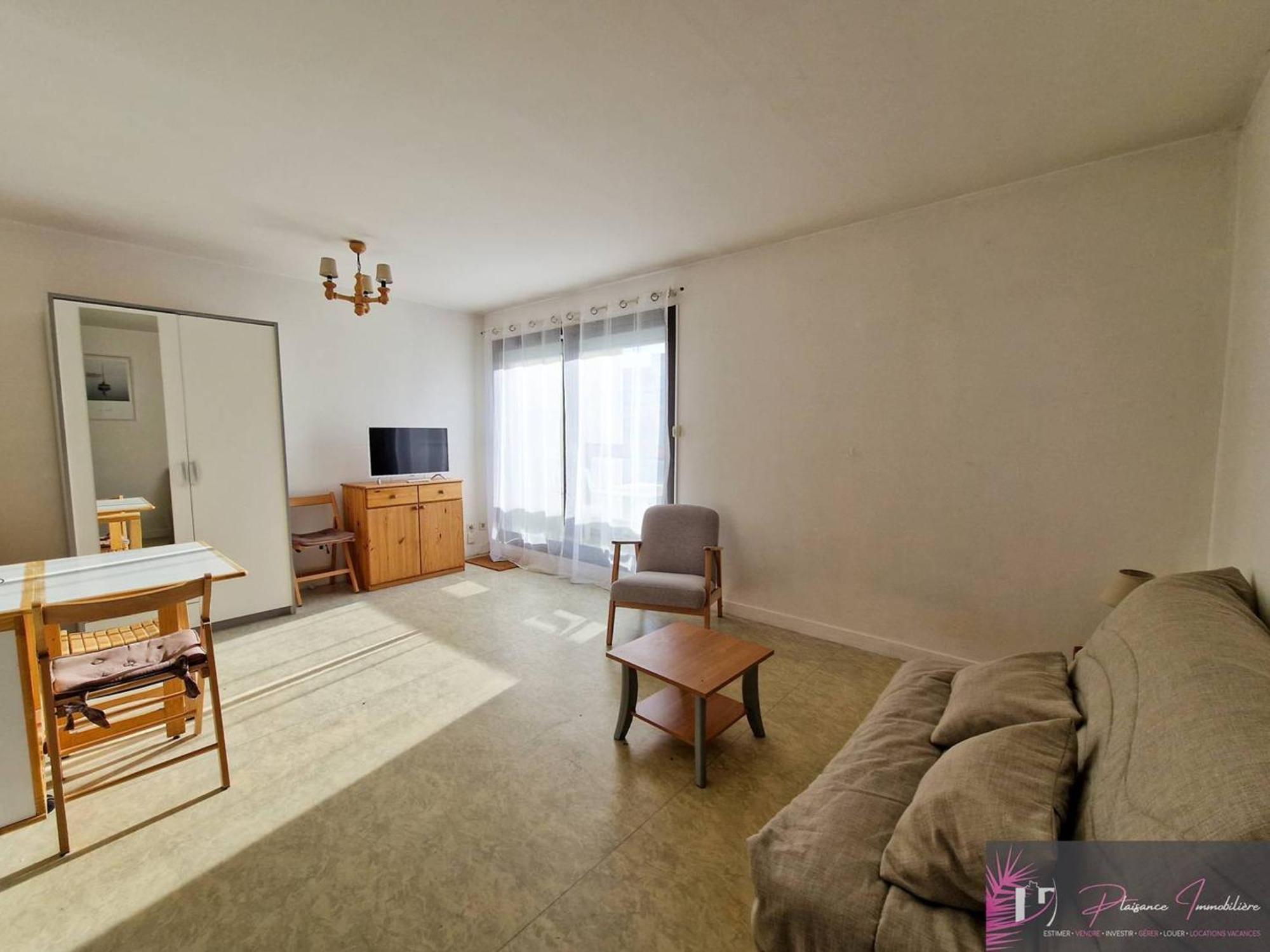 Appartement A Avec Piscine, Proche - Fr-1-825-22
