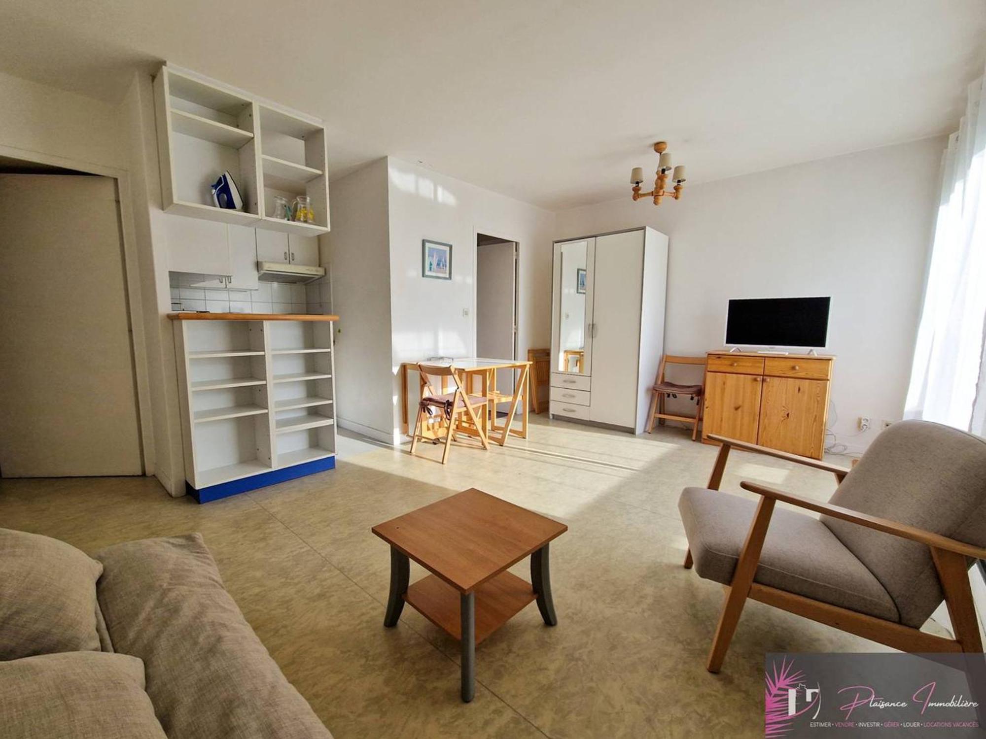 A Avec Piscine, Proche - Fr-1-825-22 Appartement *