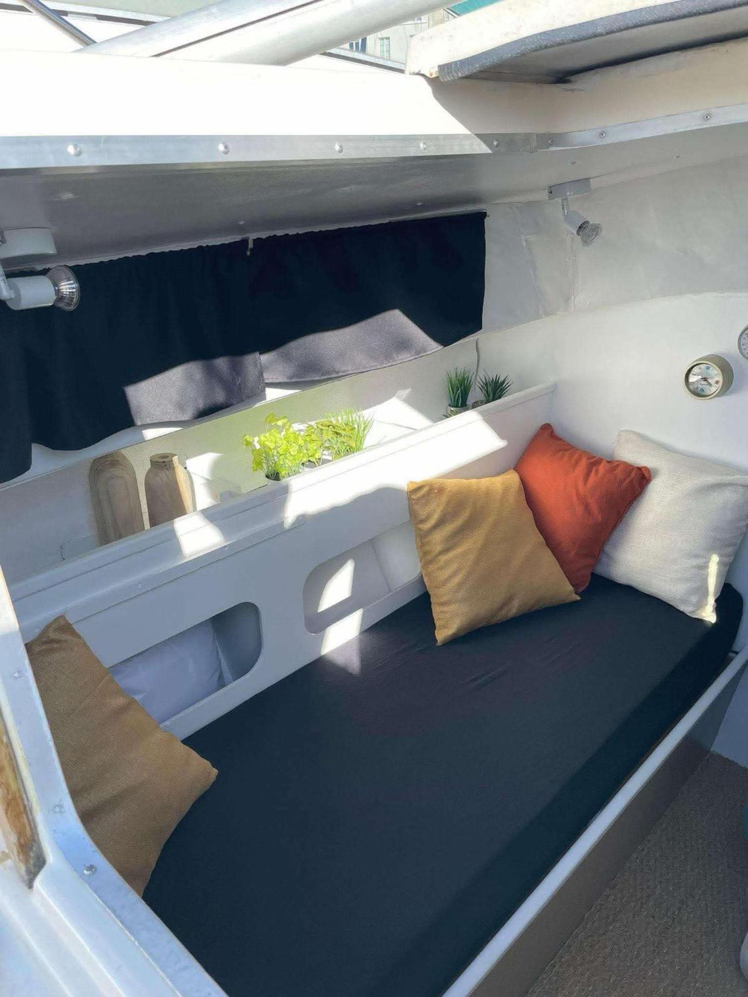Foujin Nuit Insolite Sur Un Voilier * La Rochelle (Charente-Maritime)