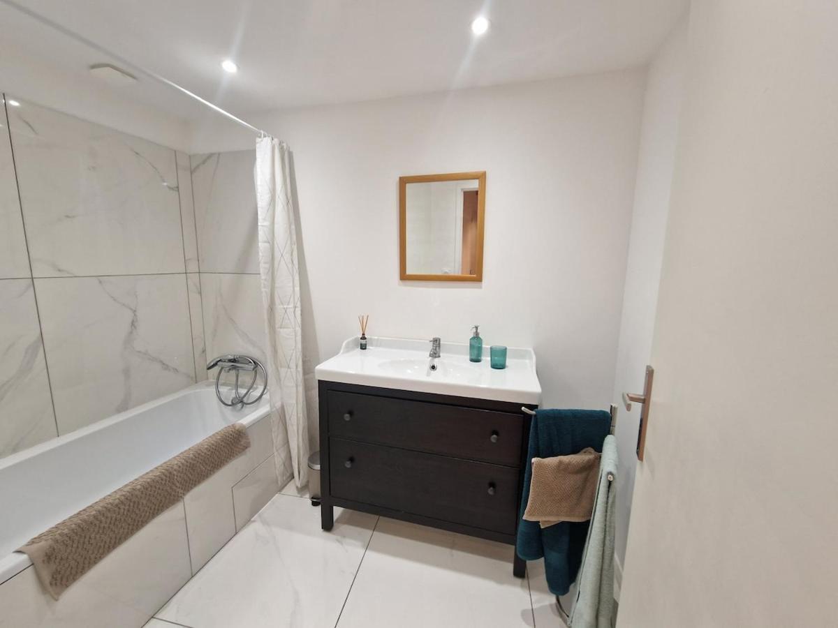 Maison Jade, Wifi, Terrasse, Barbecue, 10 Couchages * La Rochelle (Charente-Maritime)