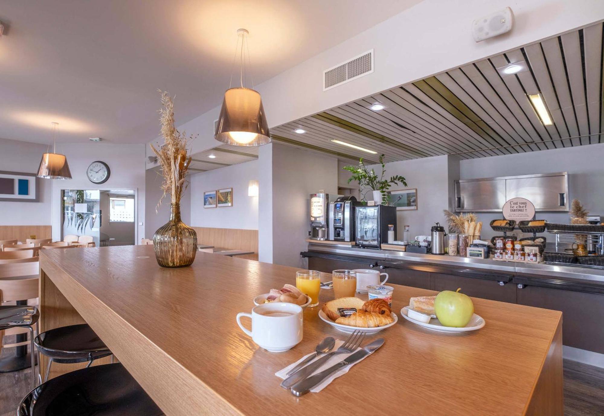 La Rochelle Centre Hotel 2*