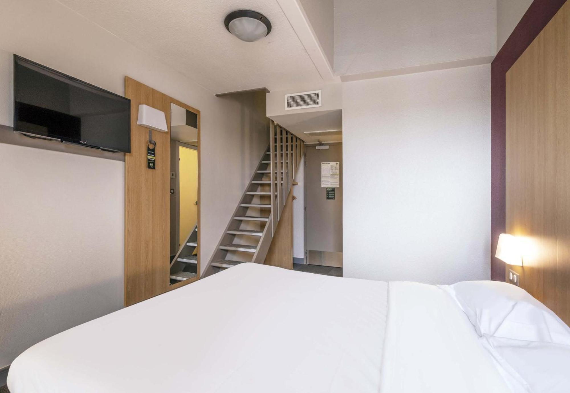 La Rochelle Centre Hotel 2*