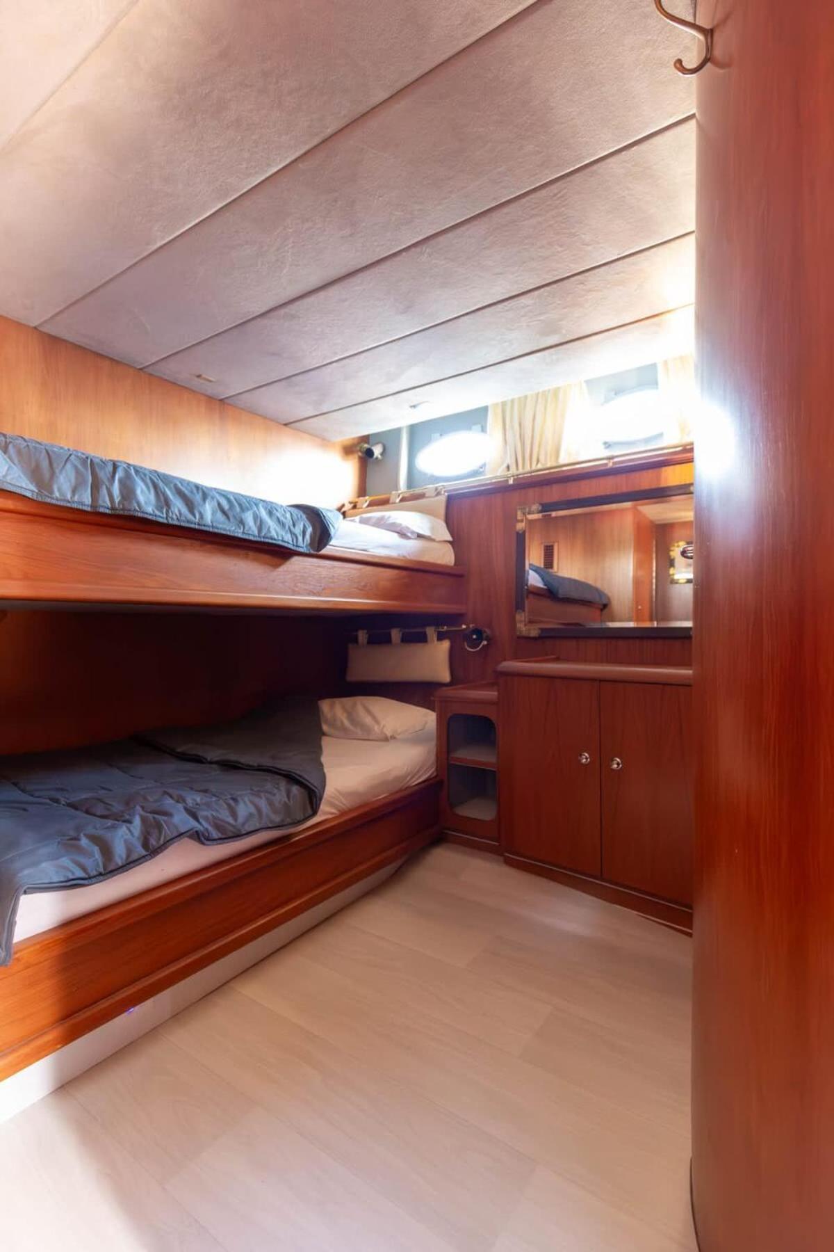 Botel Yacht Evasion La Rochelle - Bateau Insolite *