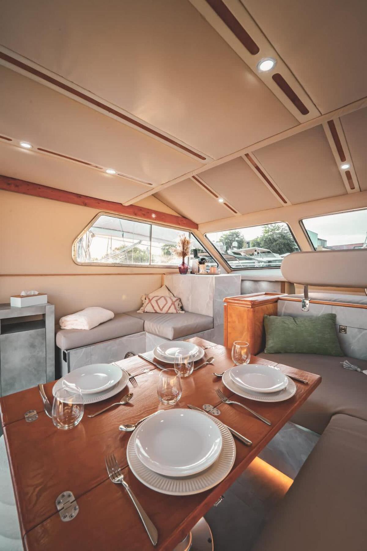 Yacht La Rochelle, 5 Pers, 2 Sdb Bateau-hôtel *