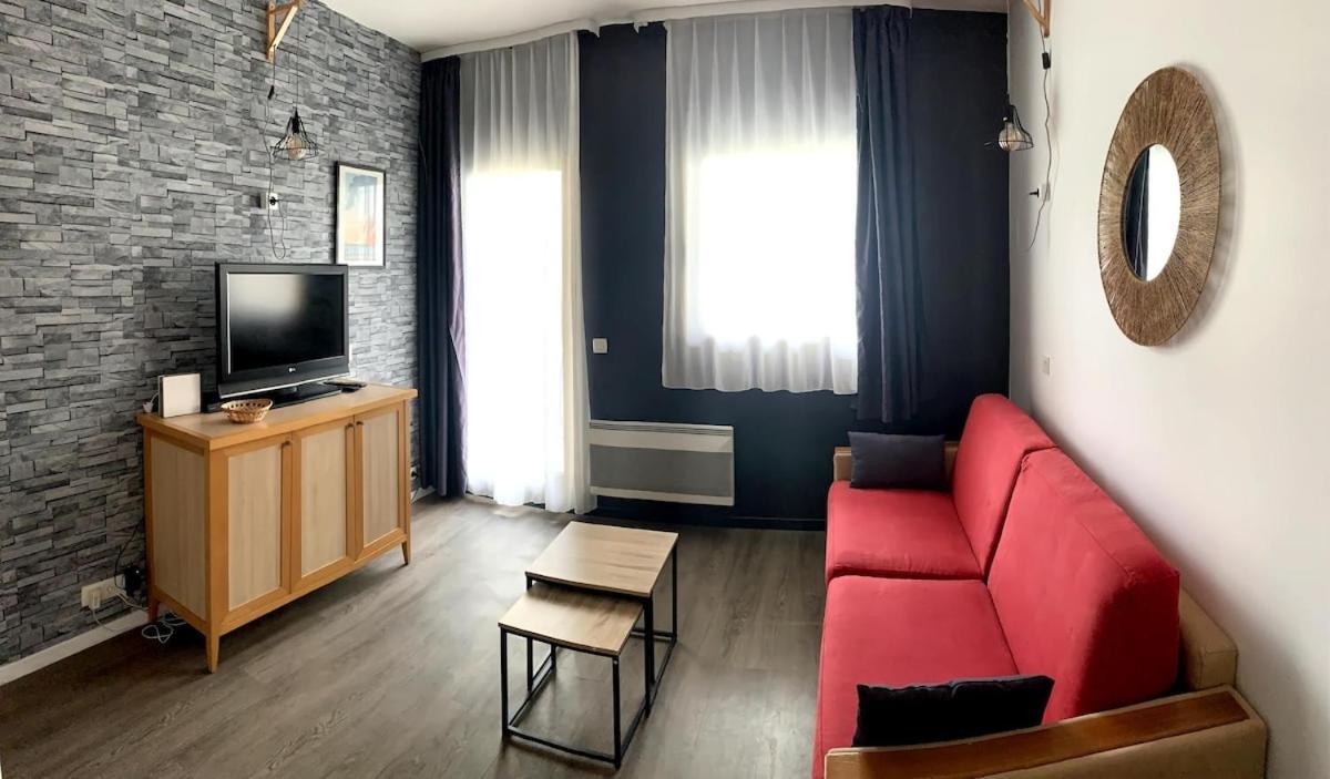 Dans Hoteliere Avec Piscine Couverte *
