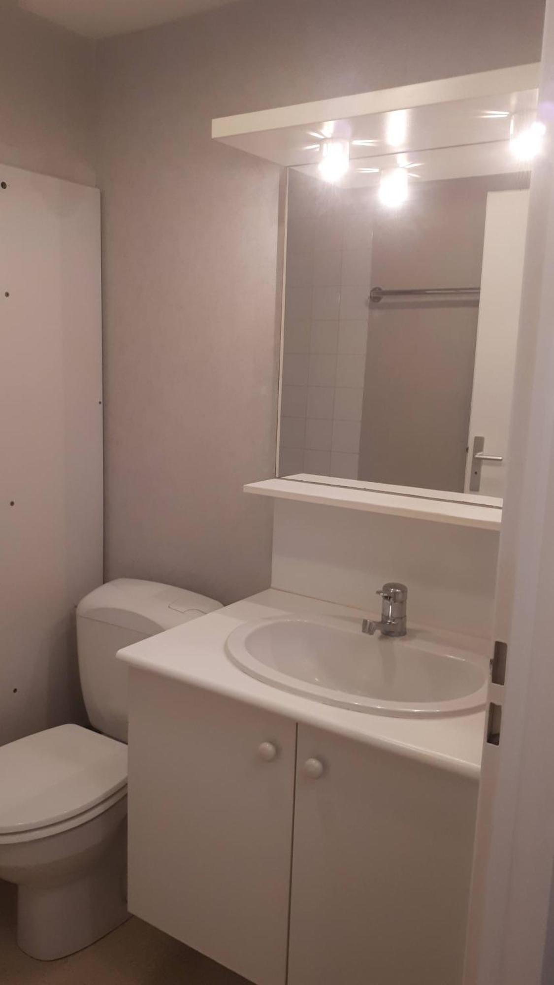 Joli Studio Meublé + Parking En Sous Sol * La Rochelle (Charente-Maritime)