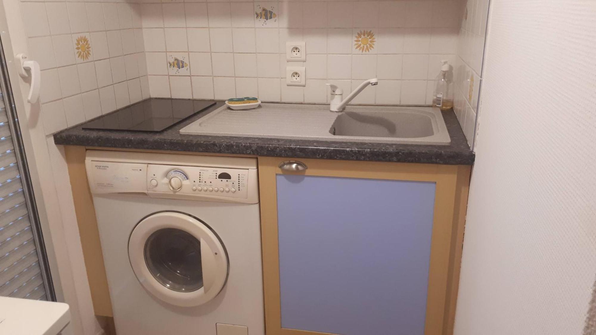 Joli Studio Meublé + Parking En Sous Sol Appartement