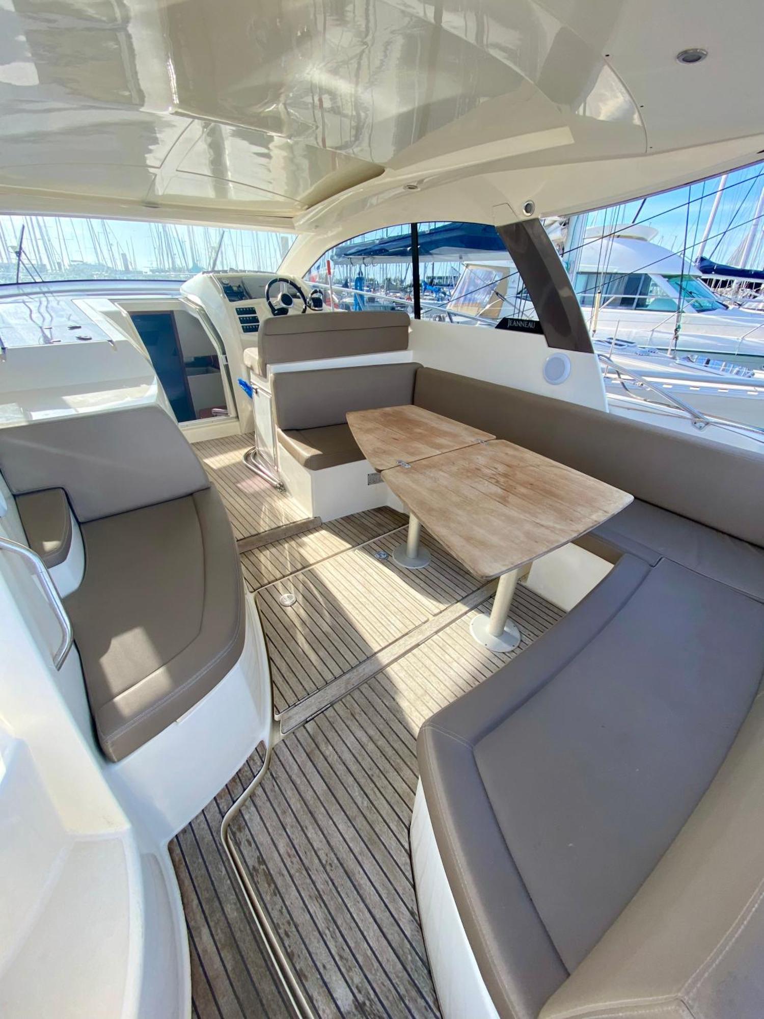 Boat Paradise - Leader 10