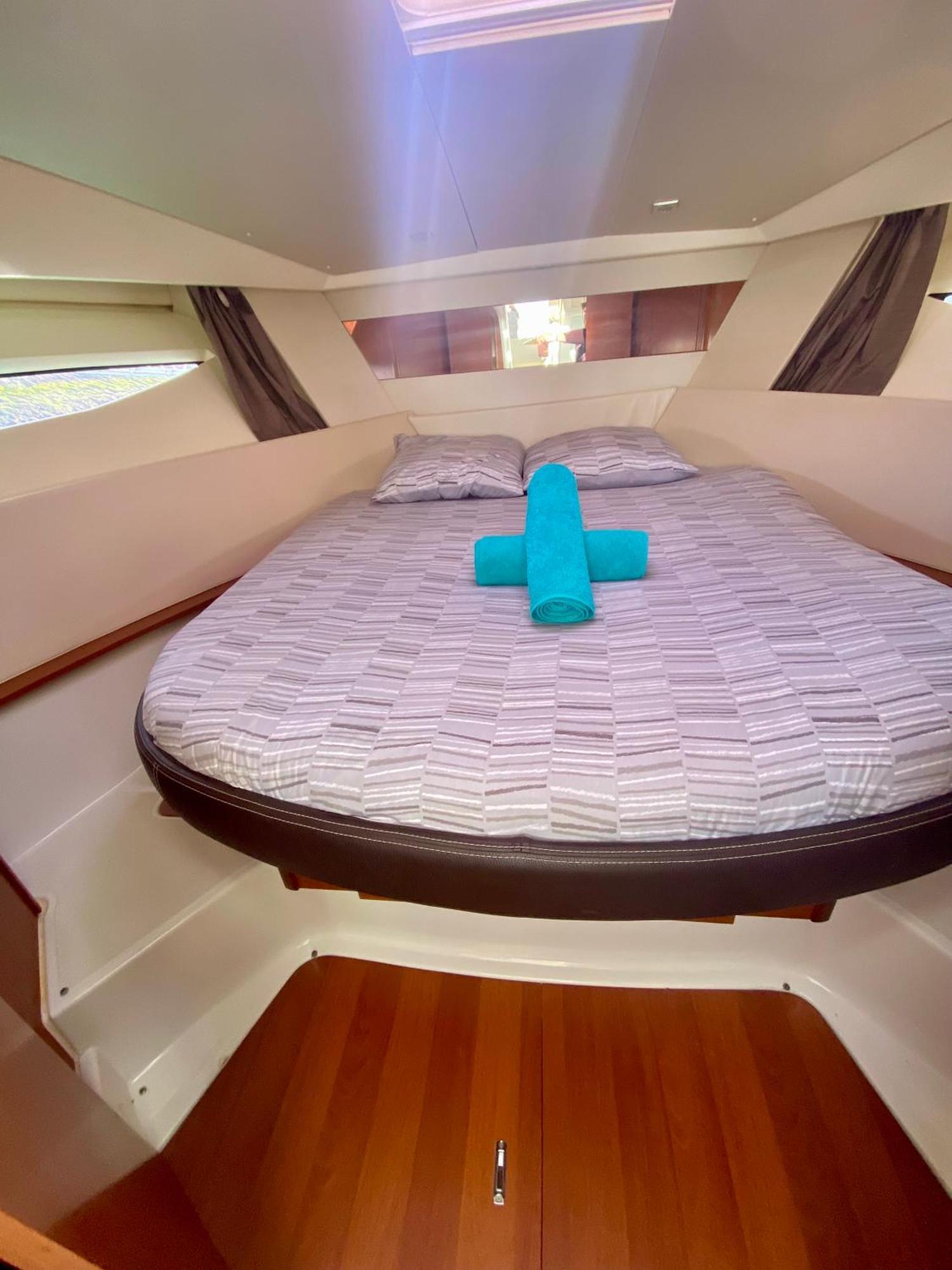 Bateau-hôtel Boat Paradise - Leader 10 *