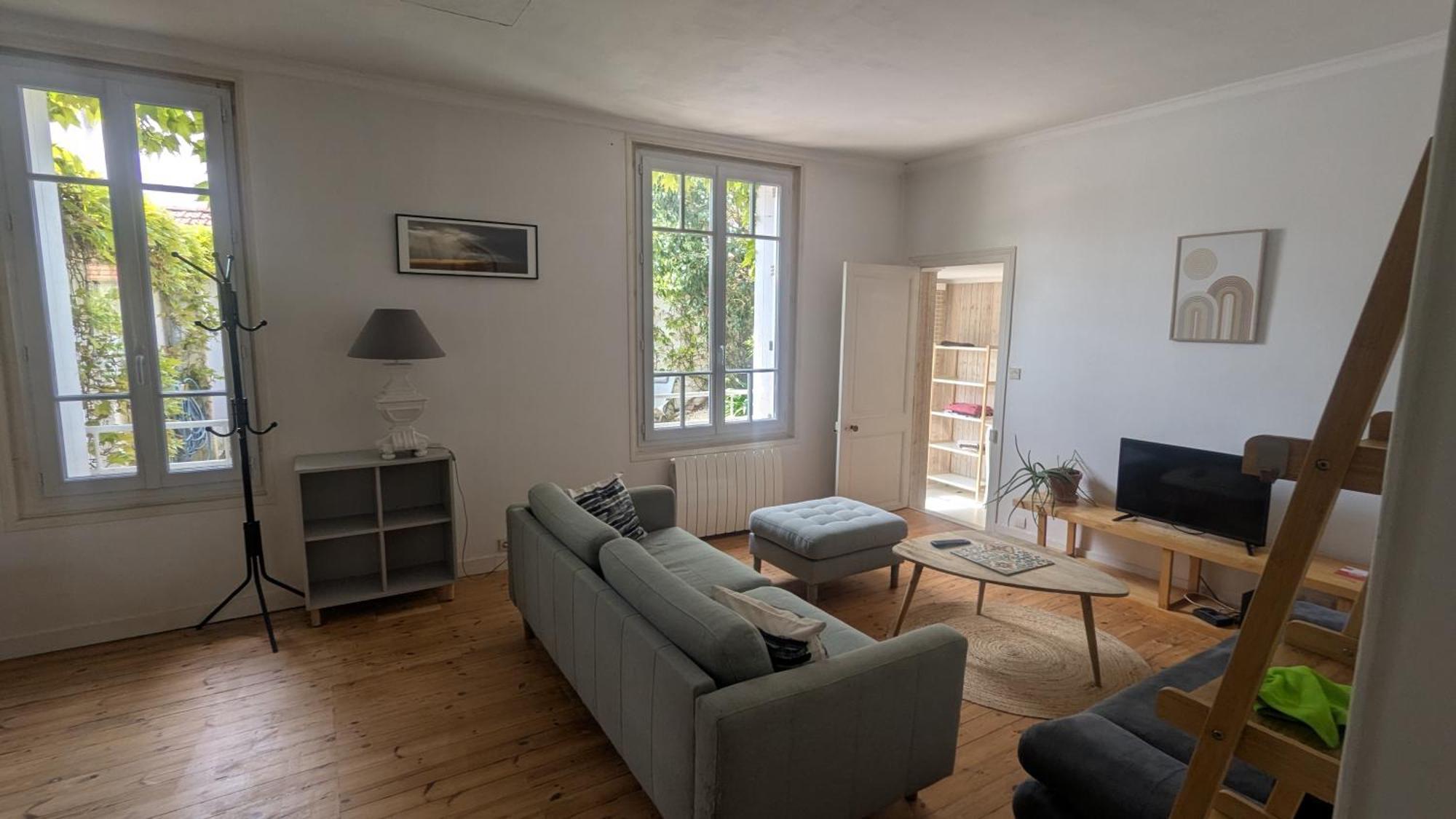Maison Calme Avec Terasse Proche Centre *