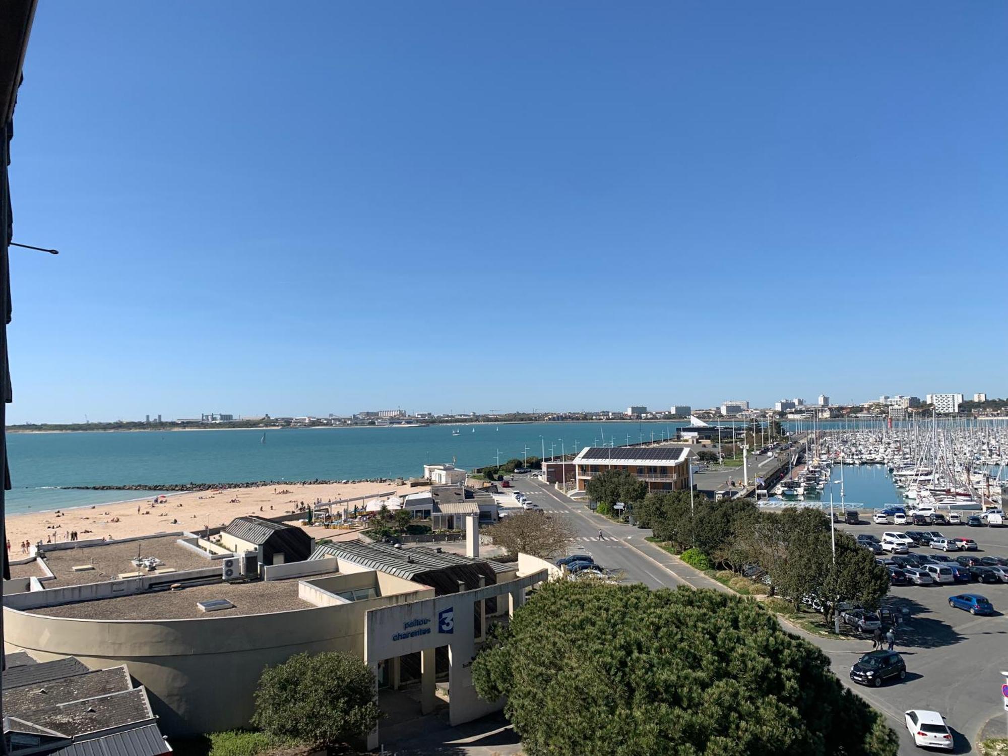 Vue Et Parking *