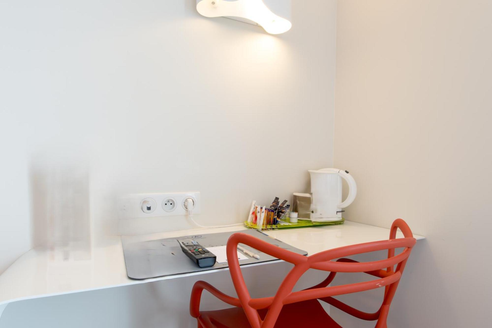 Kyriad La Rochelle Centre - Les Minimes Hotel