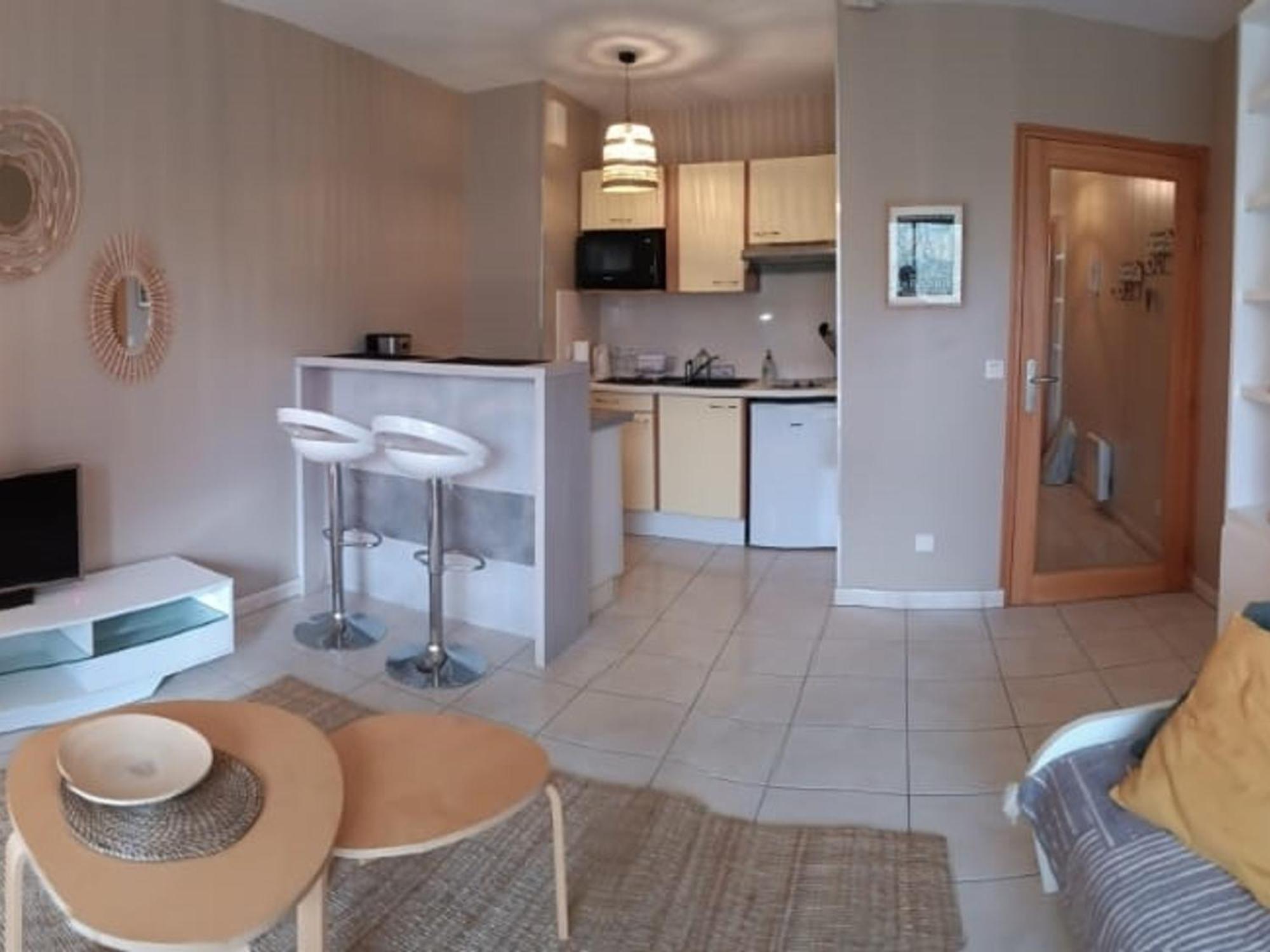 Ensoleille Au Bord De Avec Balcon Et Parking, Proche Centre Et - - Fr-1-535-51 Appartement La Rochelle (Charente-Maritime)