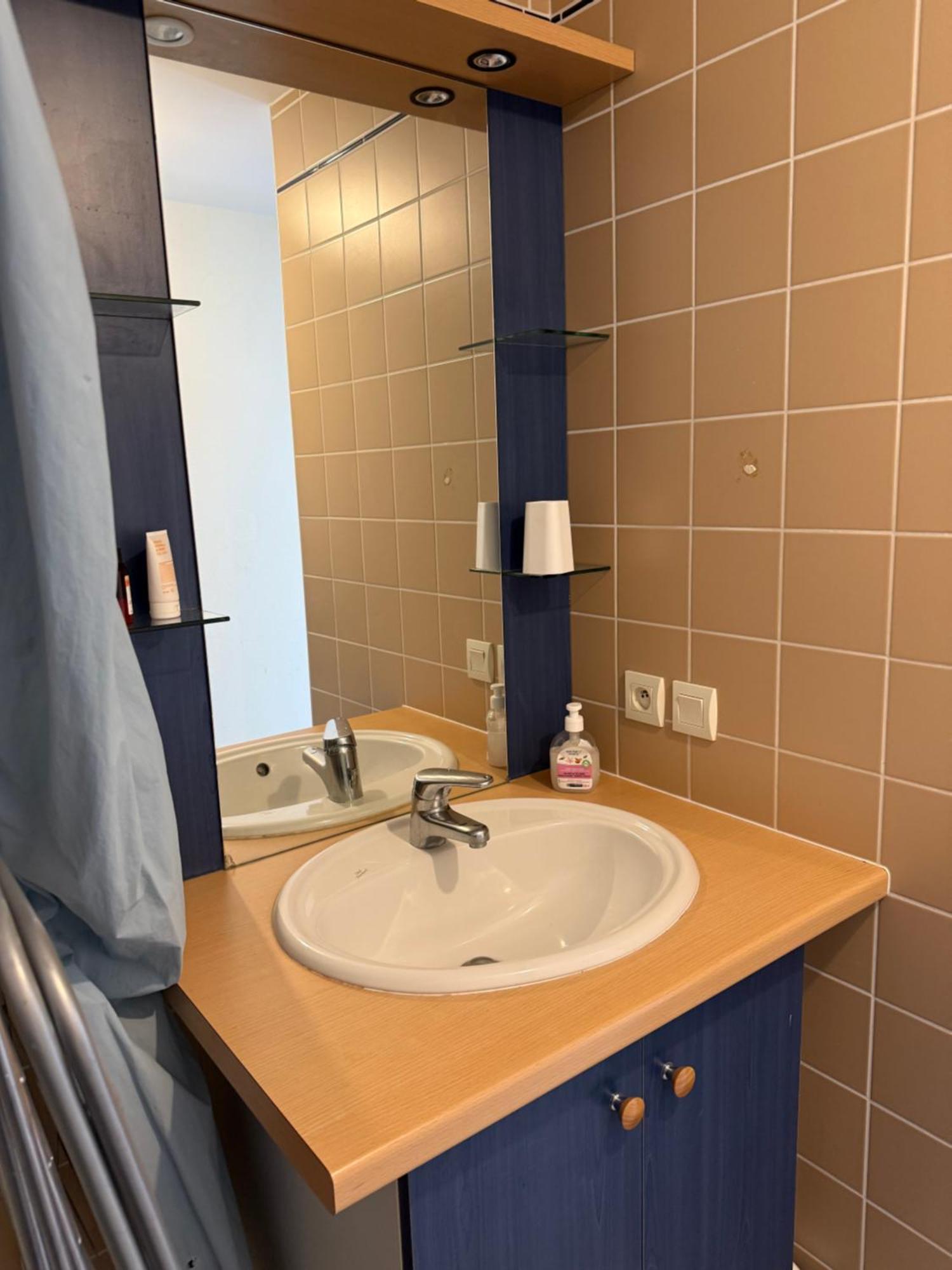 Bel T2 Lumineux Avec Terrasse Hyper Centre. * La Rochelle (Charente-Maritime)
