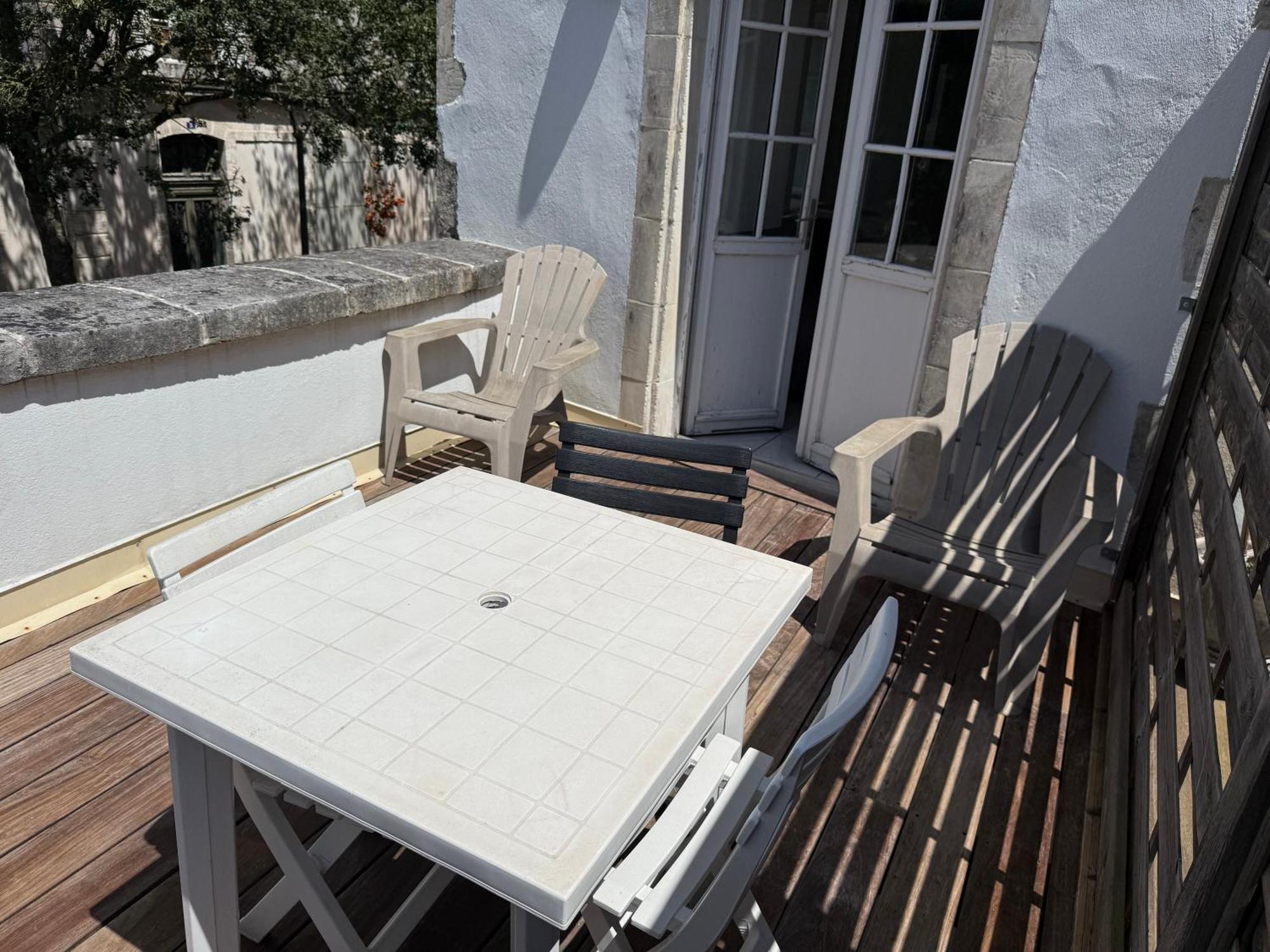 Bel T2 Lumineux Avec Terrasse Hyper Centre.