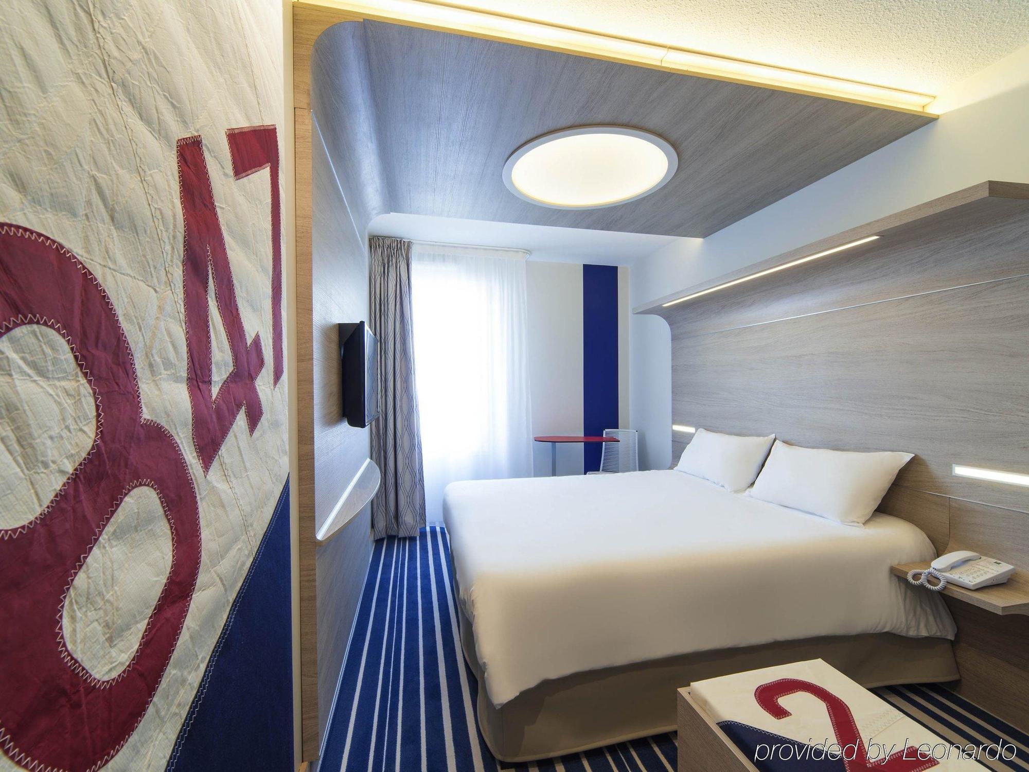 Ibis La Rochelle Centre Historique Hotel