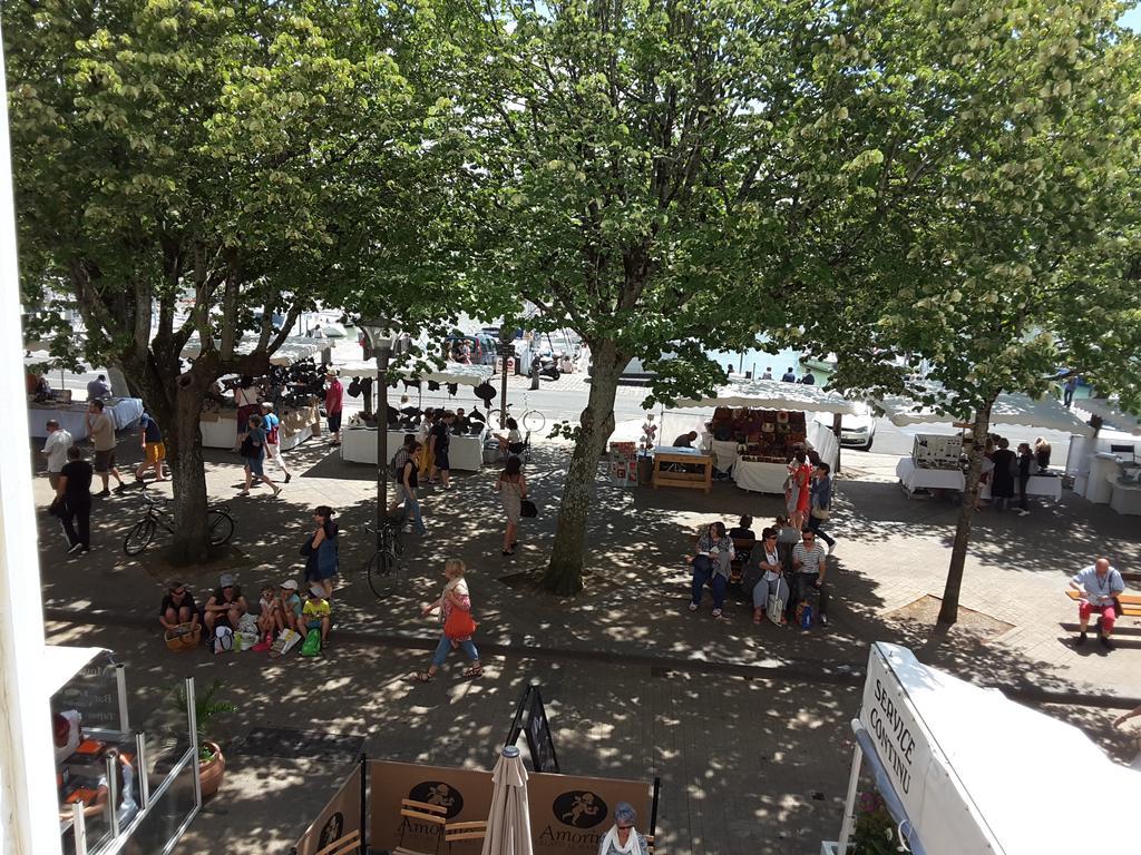 Sur Le Vieux Port Vue Sur