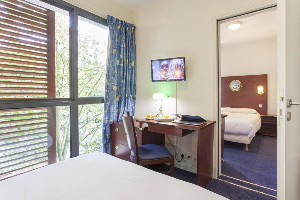 Hotel Les Gens De La Rochelle By Popinns** 2*