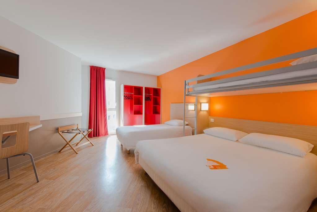 Première Classe La Rochelle Centre - Les Minimes Hotel 2*