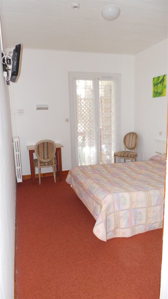 De Paris Hotel 2*