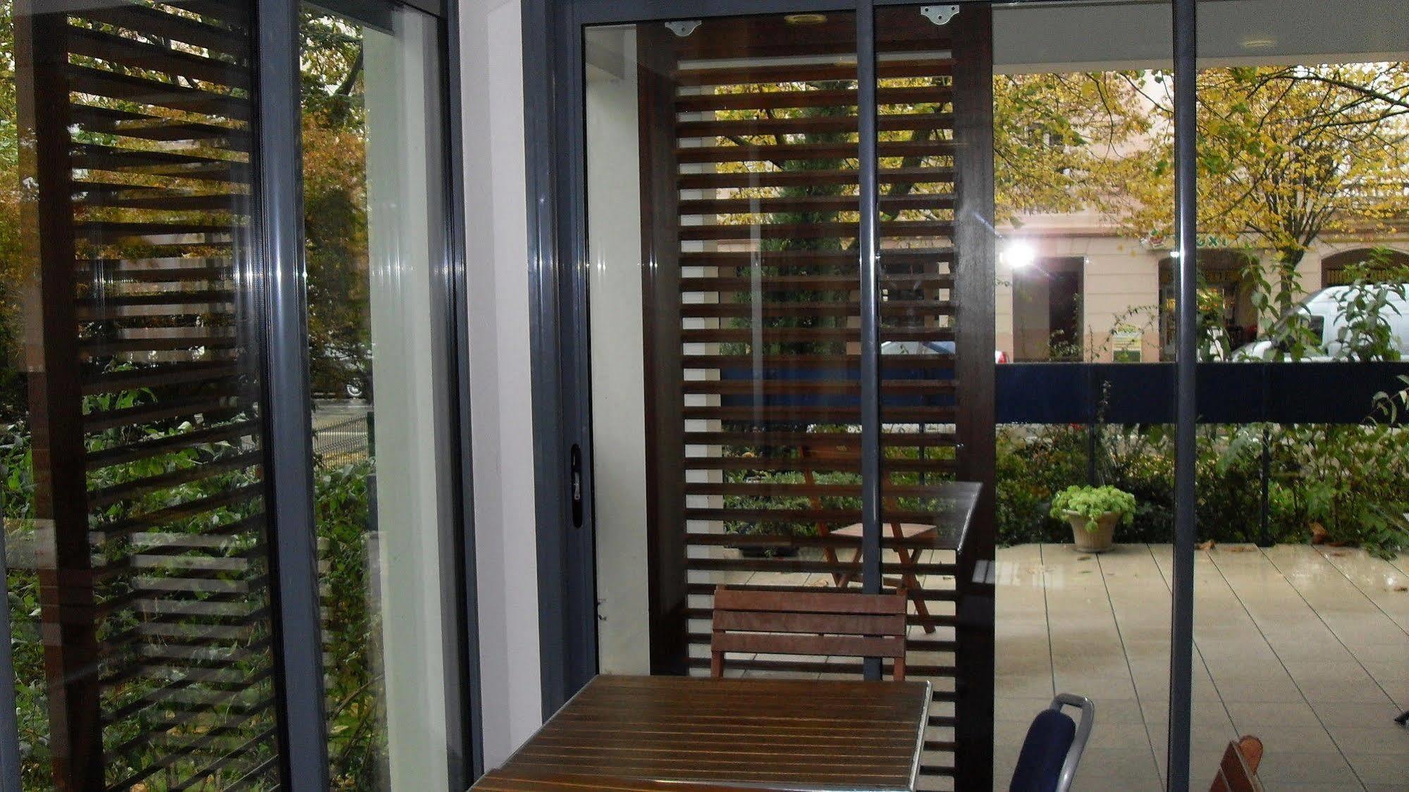 Les Gens De La Rochelle By Popinns** Hotel 2*