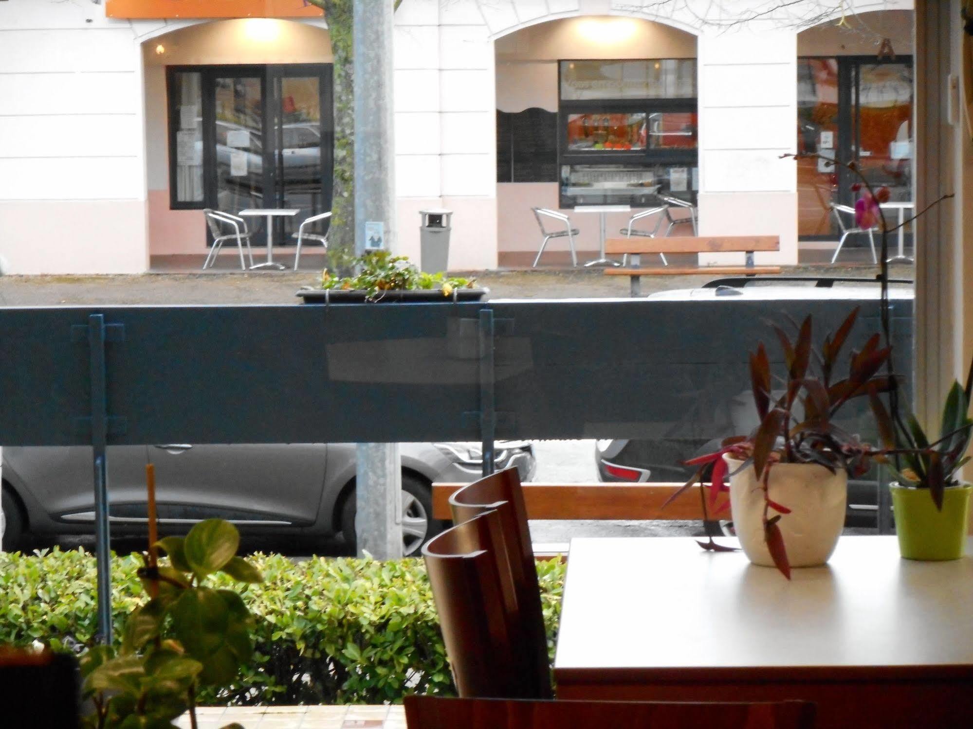 Les Gens De La Rochelle By Popinns** Hotel 2*