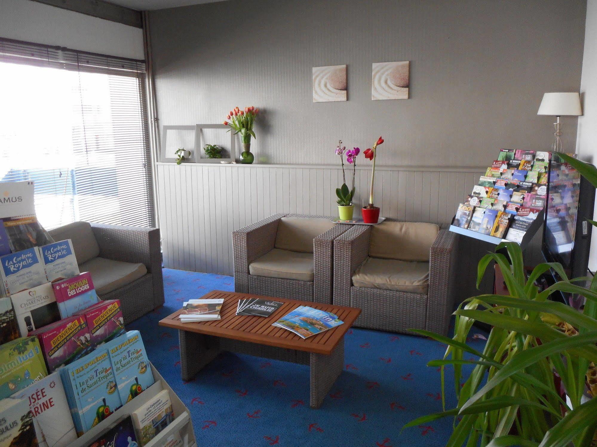 Hotel Les Gens De La Rochelle By Popinns** 2*