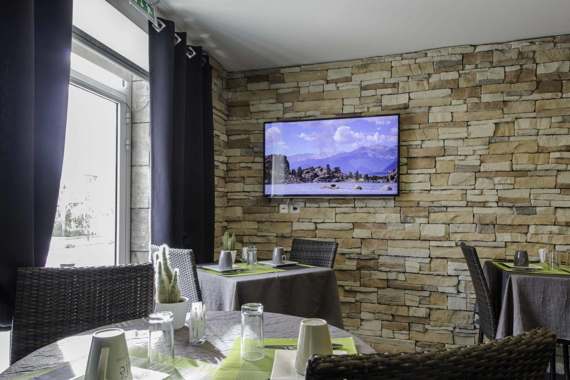 Un Sur Le Port Hotel La Rochelle (Charente-Maritime)