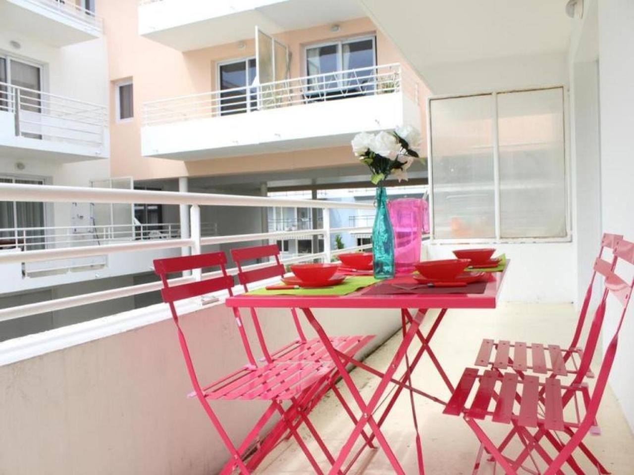 Apartment 2 Pieces Avec Balcon, Parking Et Piscine, La Rochelle - Fr-1-246-11 *