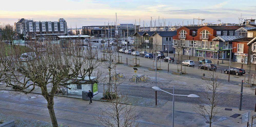 Un Sur Le Port Hotel