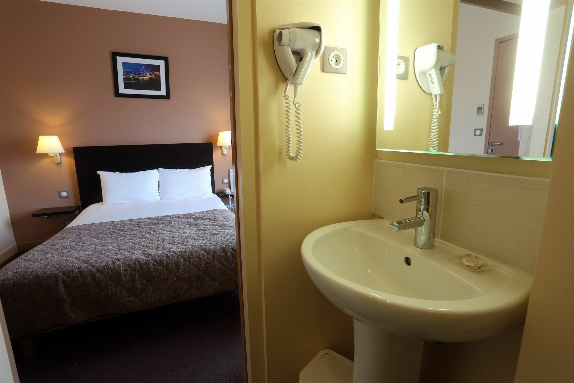 Cit'hotel Le Bord'o Vieux Port 2*