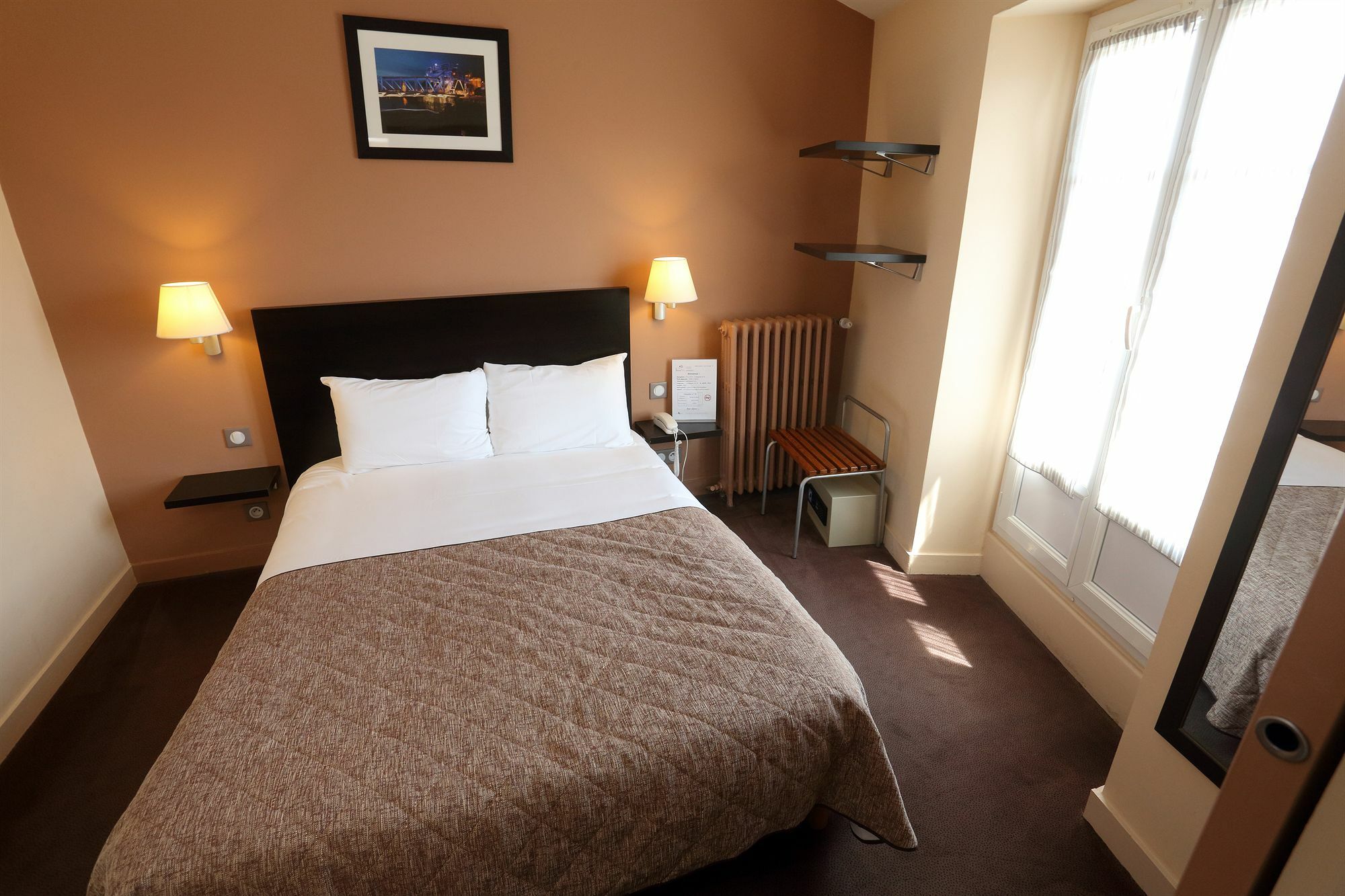 Cit'hotel Le Bord'o Vieux Port 2*