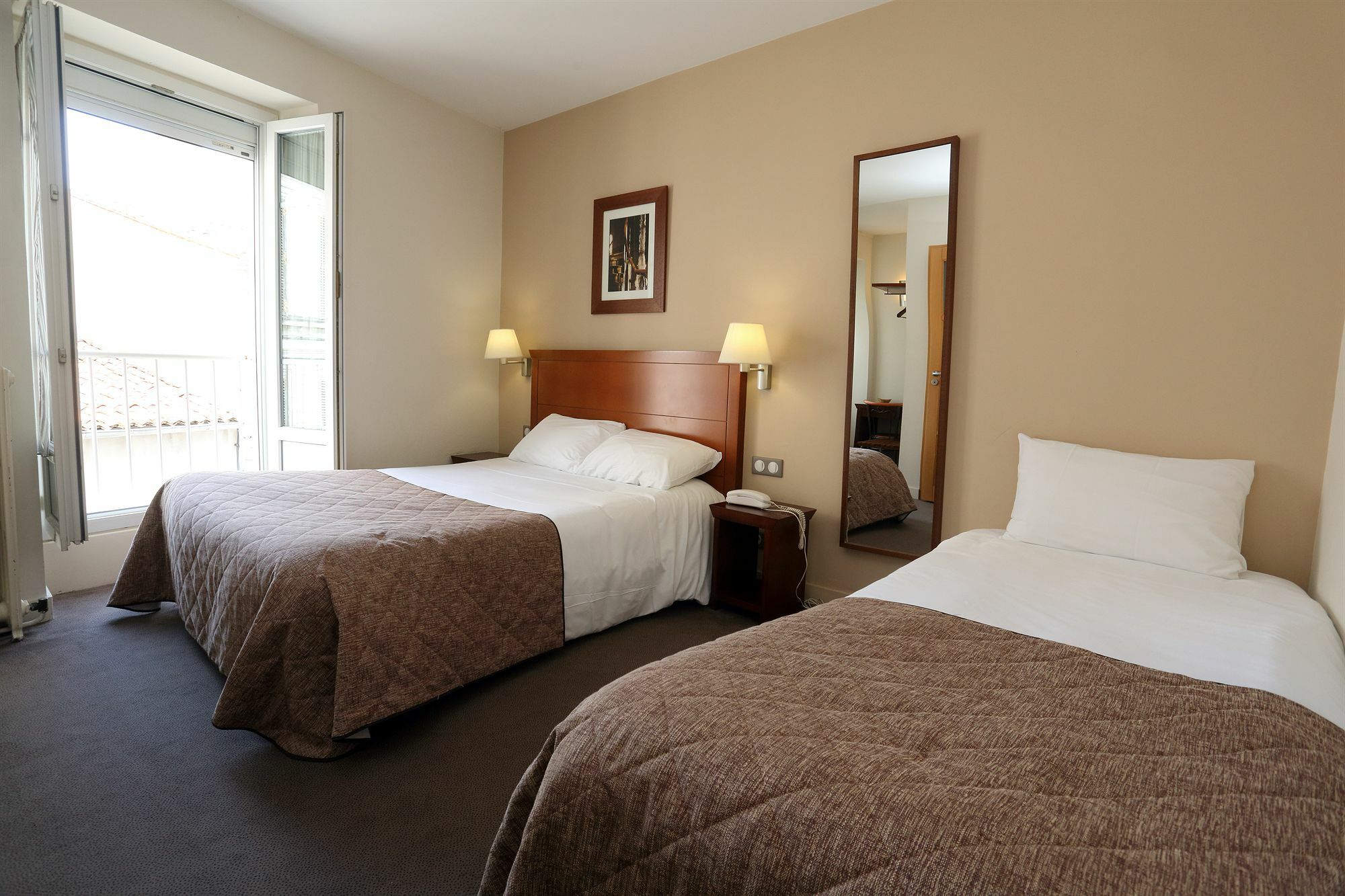 Cit'hotel Le Bord'o Vieux Port 2*