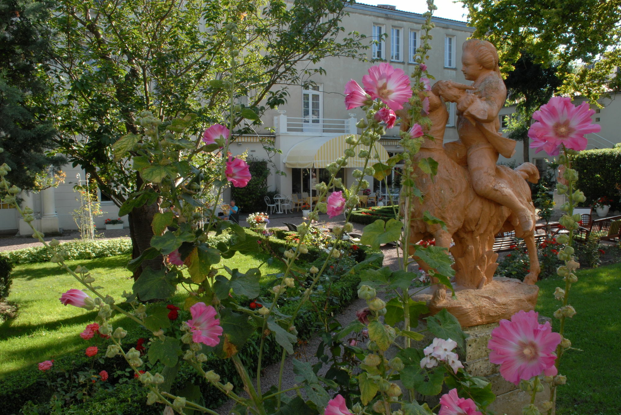 Le Champlain Hotel