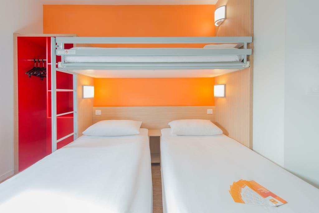 Première Classe La Rochelle Centre - Les Minimes Hotel 2*