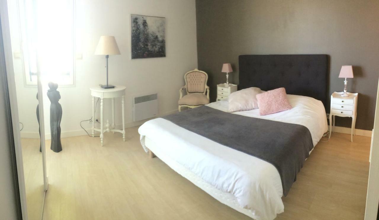 Vue Exceptionnelle Sur Les Tours ! Charme Et Tranquillite La Rochelle (Charente-Maritime)