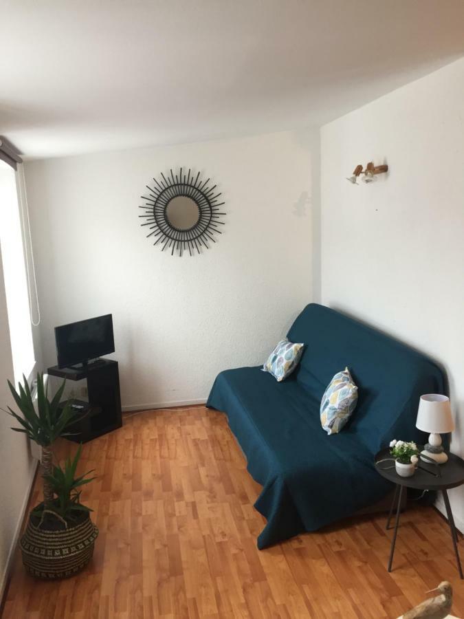 Very Quiet 2-room - Old Port, Town Center *