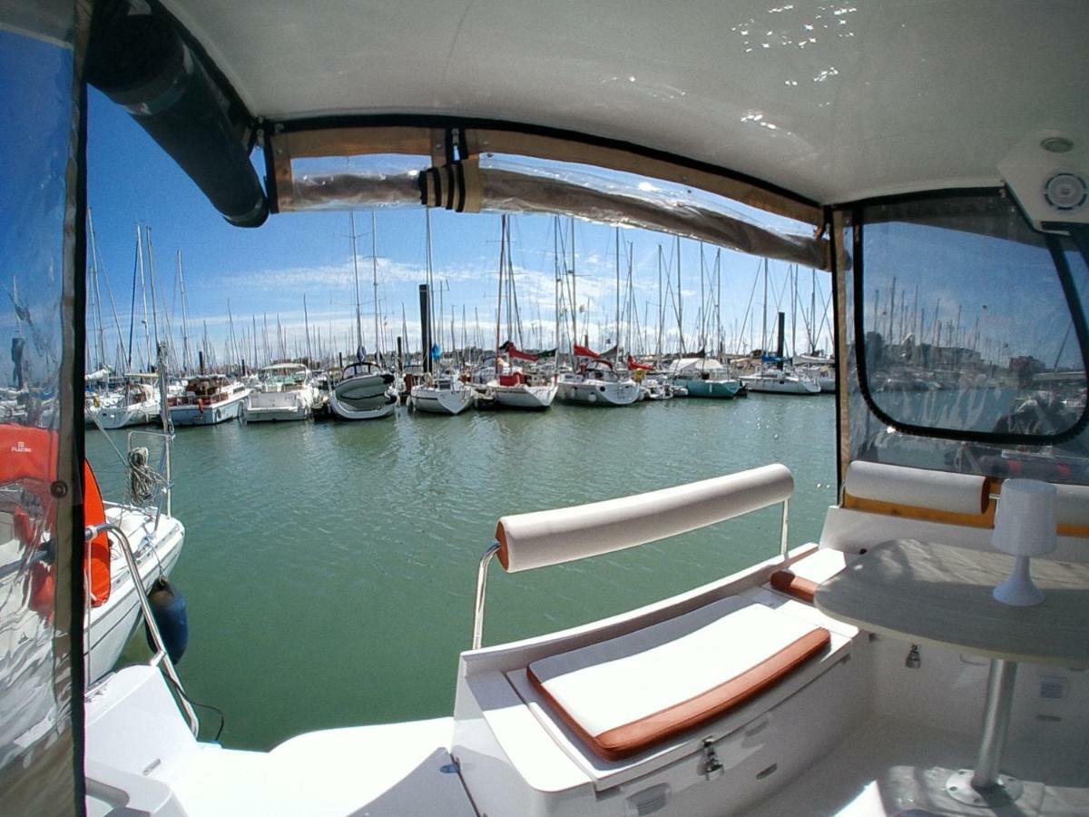 La Rochelle Sur L'eau Botel