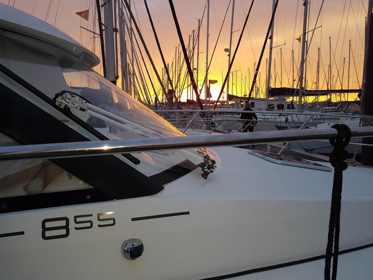 La Rochelle Sur L'eau Botel