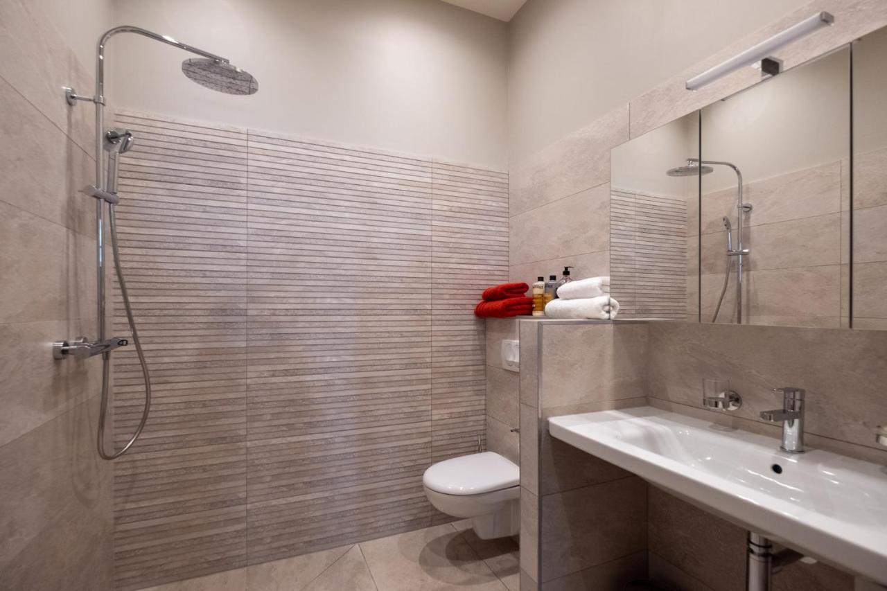 Escale Rochelaise, La Rochelle Centre-ville Avec Bain Nordique Et Sauna Tonneau Hébergement de vacances *