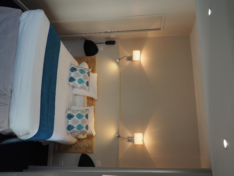 Un Sur Le Port Hotel 3*